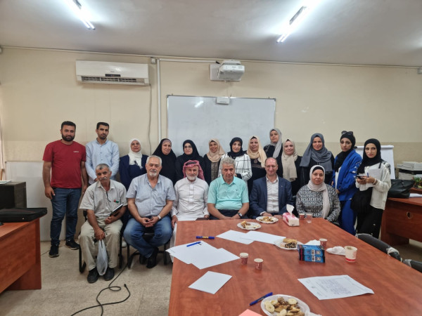 المشاركة في ورشة عمل بعنوان: "التحول من البيع التقليدي إلى البيع الإحترافي في محافظة نابلس"